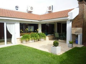 3 bedrooms House in Ezeiza, Argentina No. 64305