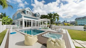 4 bedrooms Villa in Nassau, Bahamas No. 2