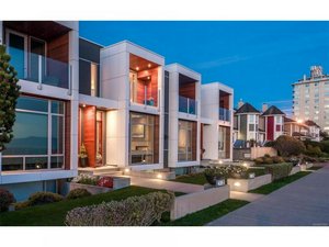 2 bedrooms House in British Columbia, Canada No. 1310