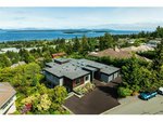 5 bedrooms House in British Columbia, Canada No. 1331 - house in Canada