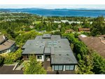 5 bedrooms House in British Columbia, Canada No. 1331 - Image 3
