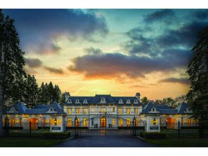 7 bedrooms House in Mississauga, Canada No. 822