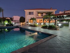 6 bedrooms Villa in Paphos, Cyprus No. 15578