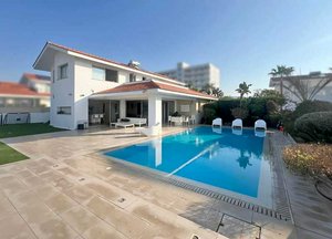 2 bedrooms House in Larnaca, Cyprus No. 15724