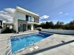 4 bedrooms Villa in Chloraka, Cyprus No. 16437 - villa in Cyprus