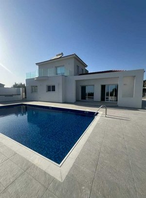 4 bedrooms House in Pegeia, Cyprus No. 16820