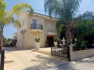 320m² Villa in Limassol, Cyprus No. 1790