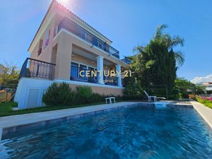 4 bedrooms Villa in Limassol, Cyprus No. 356