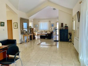 3 bedrooms Villa in Pyrgos, Cyprus No. 539