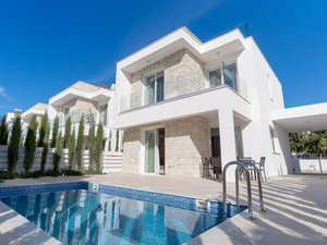 3 bedrooms Villa in Coral Bay, Cyprus No. 5597