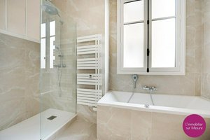 3 bedrooms Apartment in Paris, France No. 126050