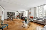 3 bedrooms Apartment in Paris, France No. 129032 - Image 2