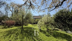 3 bedrooms Castles in La Celle-Saint-Cloud, France No. 131610