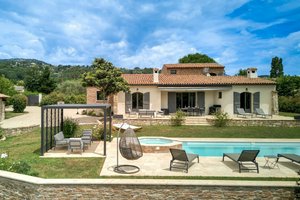 4 bedrooms Villa in Chateauneuf-Grasse, France No. 1429