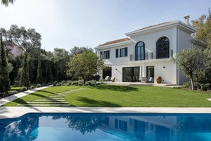 6 bedrooms Villa in Antibes, France No. 1450
