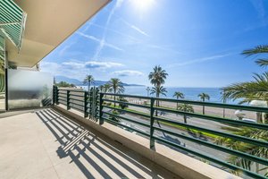 3 bedrooms Apartment in Nice, France No. 152