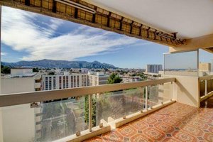 4 bedrooms Condo in Marseille, France No. 15733