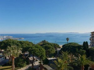 3 bedrooms Condo in Le Lavandou, France No. 16125