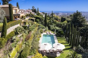 6 bedrooms Commercial property in Mougins, France No. 1674