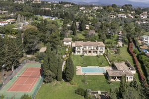9 bedrooms Villa in Mougins, France No. 1685