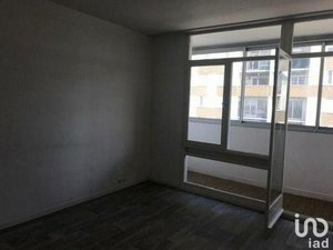 2 bedrooms Condo in Cenon, France No. 16863