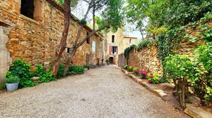 7 bedrooms House in Pezenas, France No. 16998