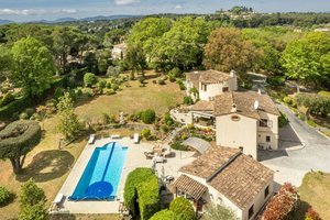 3 bedrooms Villa in Valbonne, France No. 1700