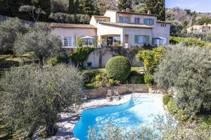 5 bedrooms Villa in Grasse, France No. 1705