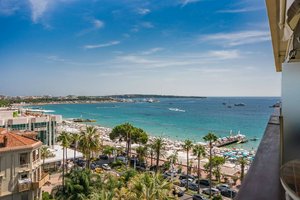 2 bedrooms Apartment in Cannes, France No. 1744