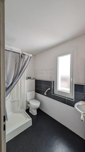 3 bedrooms House in Castres, France No. 189697