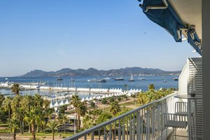 3 bedrooms Apartment in Cannes, France No. 1925