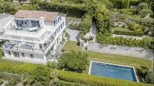 6 bedrooms Villa in Antibes, France No. 1926