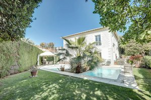 6 bedrooms Villa in Cannes, France No. 1943