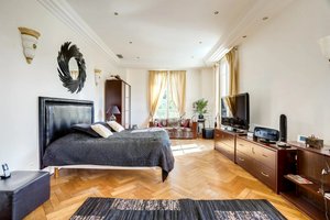 6 bedrooms Villa in Cannes, France No. 1943