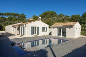 5 bedrooms Villa in Var, France No. 1974