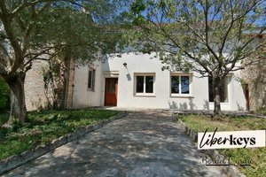 3 bedrooms House in Senozan, France No. 203242