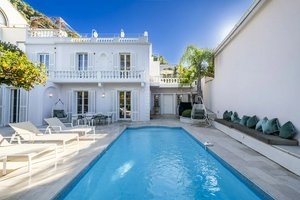 4 bedrooms Villa in Antibes, France No. 2046