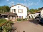 7 bedrooms House in Charroux, France No. 2101 - house in France