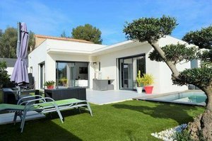 3 bedrooms House in La Ciotat, France No. 2339