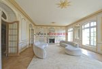 5 bedrooms Apartment in Paris, France No. 243414 - apartment in France