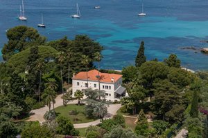 10 bedrooms Villa in Antibes, France No. 680