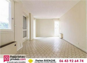 2 bedrooms Condo in Vierzon, France No. 7013