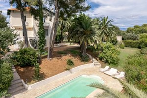 5 bedrooms Commercial property in Antibes, France No. 759