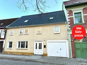 9 rooms Townhouse in Mecklenburgische Seenplatte, Germany No. 212811