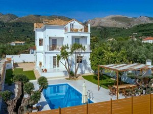 4 bedrooms Property in Zakynthos, Greece No. 8590