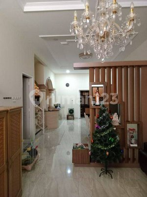 4 bedrooms House in Jakarta, Indonesia No. 1995