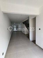 3 bedrooms House in Jakarta, Indonesia No. 2001 - Image 5