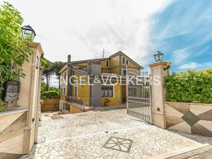 8 rooms Villa in Genzano di Roma, Italy No. 104676