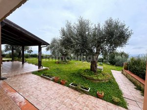 5 bedrooms House in Tolentino, Italy No. 10851