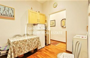 4 rooms Apartment in Florence, Italy No. 191692